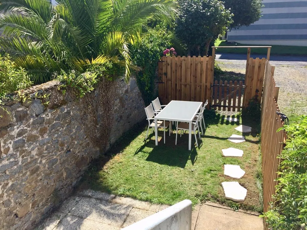 T1 Bis Proche Du Centre Avec Terrasse Apartment Saint-Brieuc 0*,  France