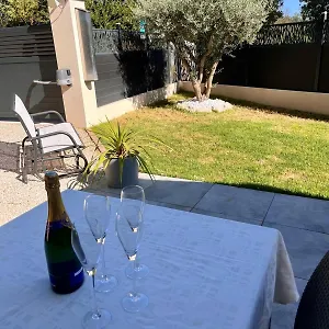 https://villa-la-rustica.fr-provencehotel.com
